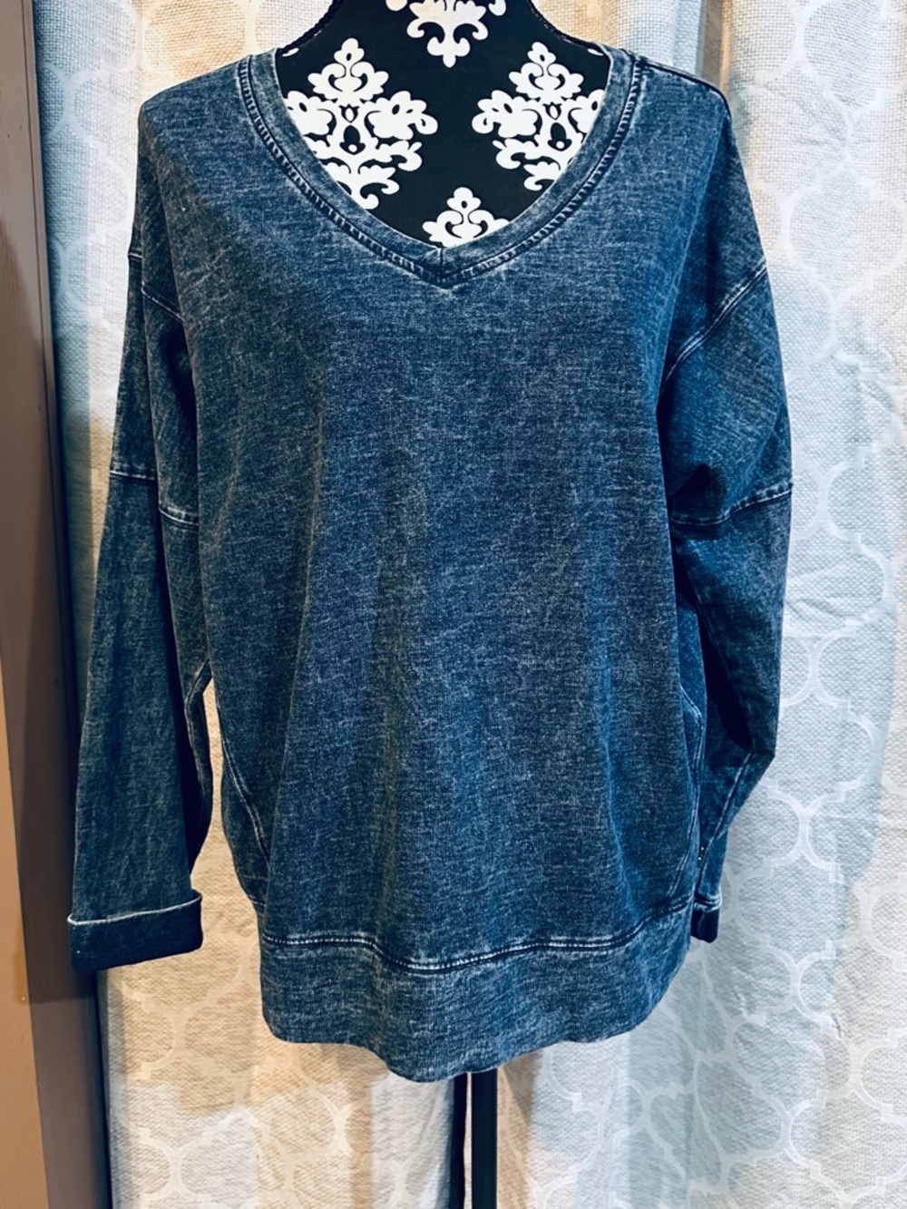 Marc of New York Vintage Wash V-Neck Pullover performance sweatshirt size L